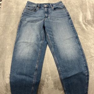 AE Curvy Mom Jeans Size: 6